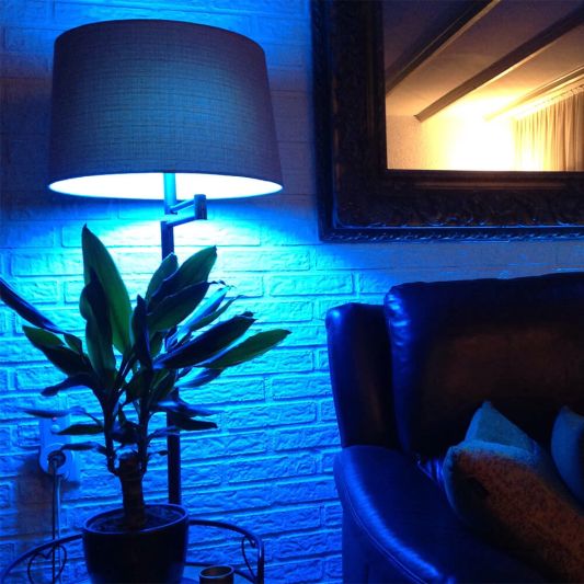 Slimme wifi lamp 12 watt - E27 fitting - RGBWW Multicolor en Wit