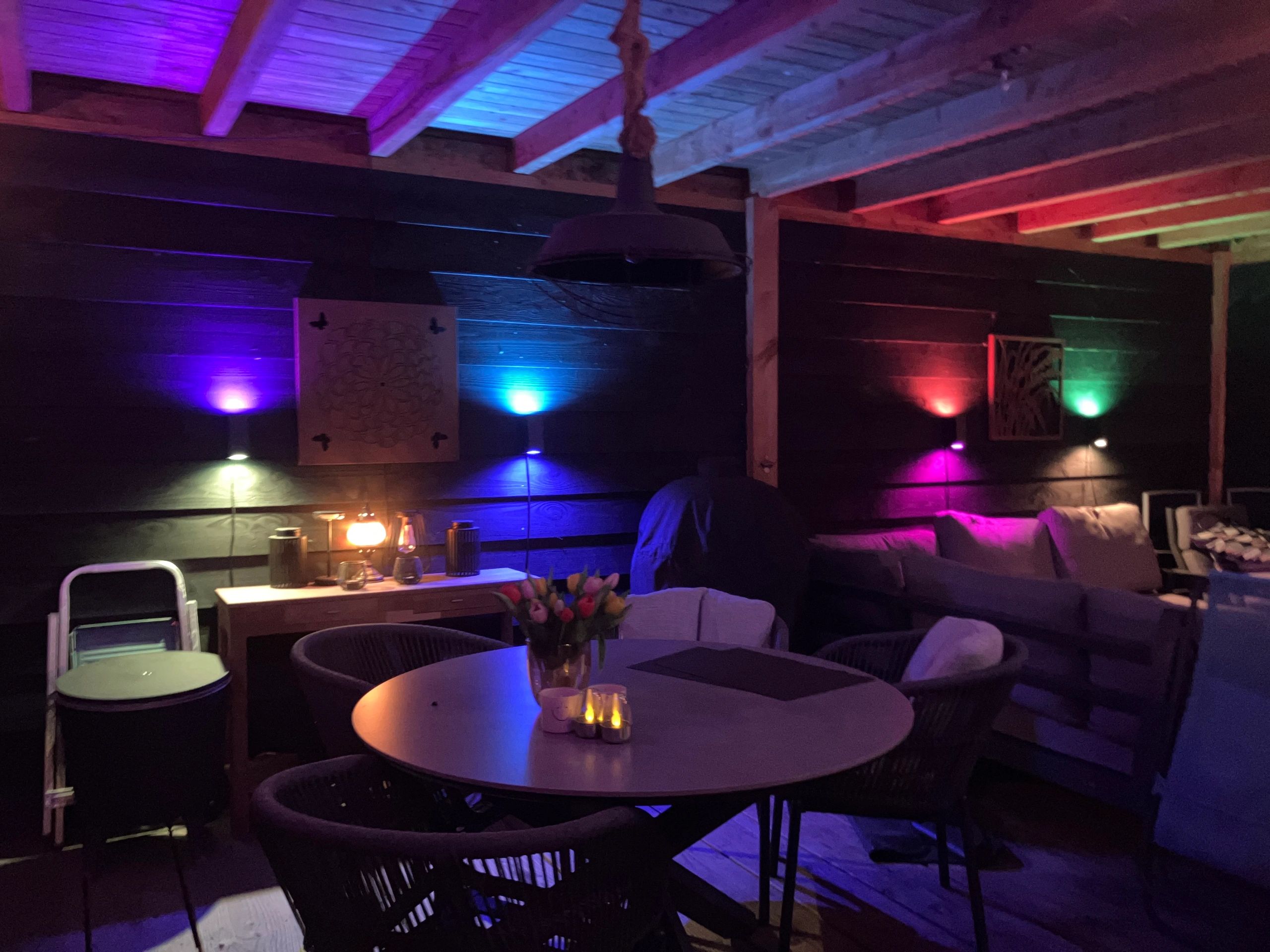 Zwarte up down wandlamp voor buiten met Zigbee GU10 spot - Recht